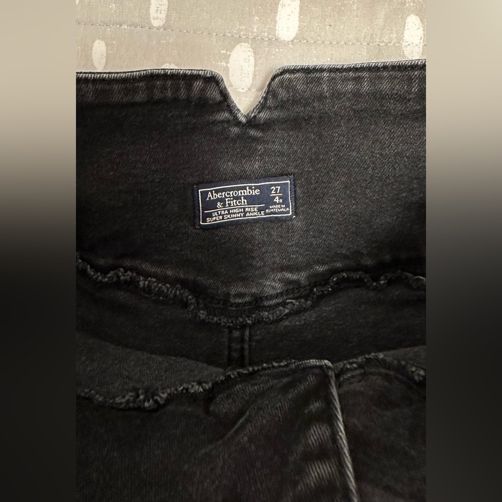 Abercrombie & Fitch ULTRA HIGH RISE SUPER SKINNY ANKLE DENIM - Picture 5 of 5